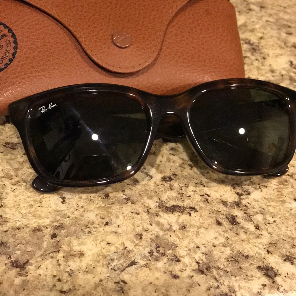 Tortoise Shell Raybans Just In Time For Summer! - image 1